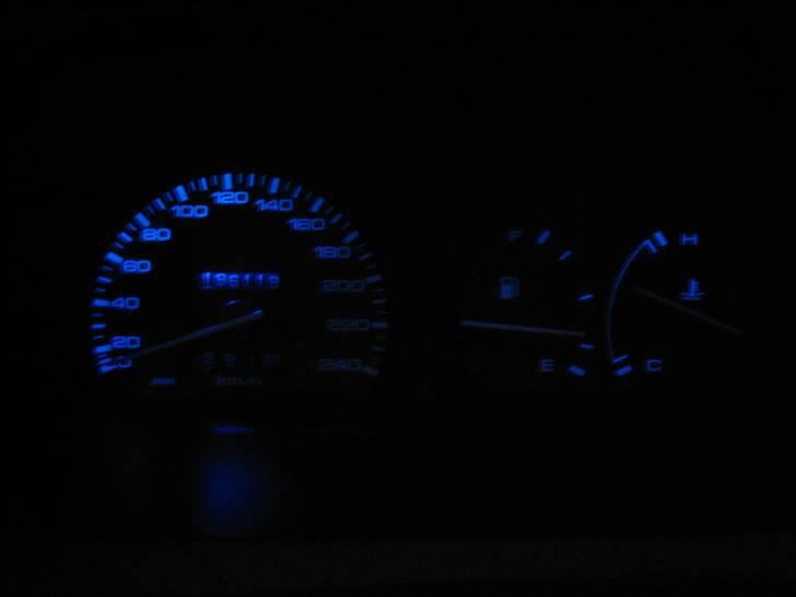 Mazda 323i BG *solgt* billede 6