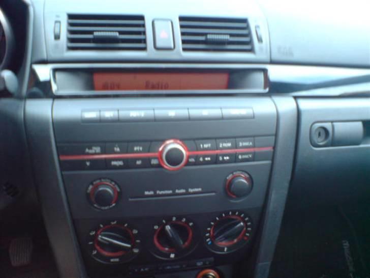 Mazda 3 sedan :SOLGT. billede 4