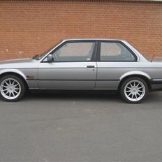 BMW 320i E30 vinter-rotten