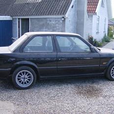 BMW E30 320I