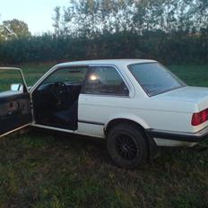 BMW 320i E30 byttet for sub 