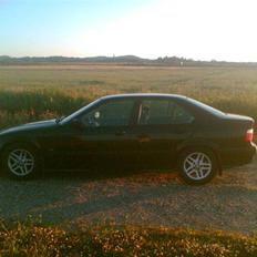 BMW 316i - TOTAL SKADET -