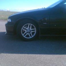 BMW 316i - TOTAL SKADET -