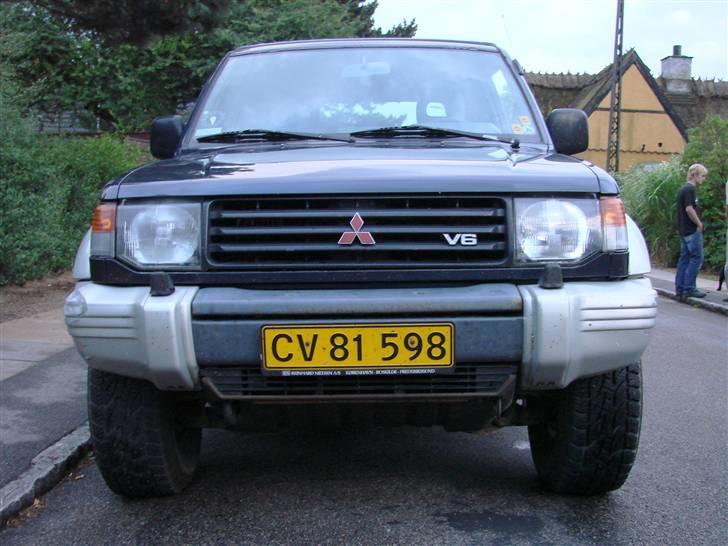 Mitsubishi Pajero 3.0 V6 GLX AUT - forfra billede 5