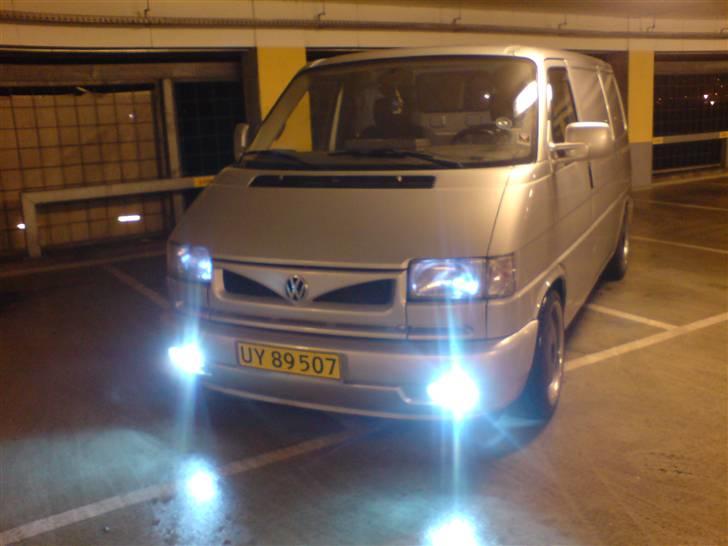 VW Transporter 2.5 TDI billede 1