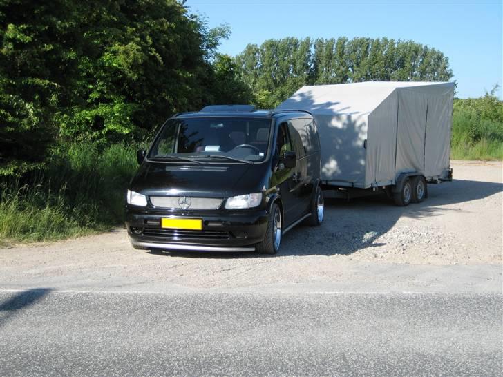 Mercedes Benz Vito 110 TD - Her er vi læset og klar til og ta til Magny-cours i france billede 8