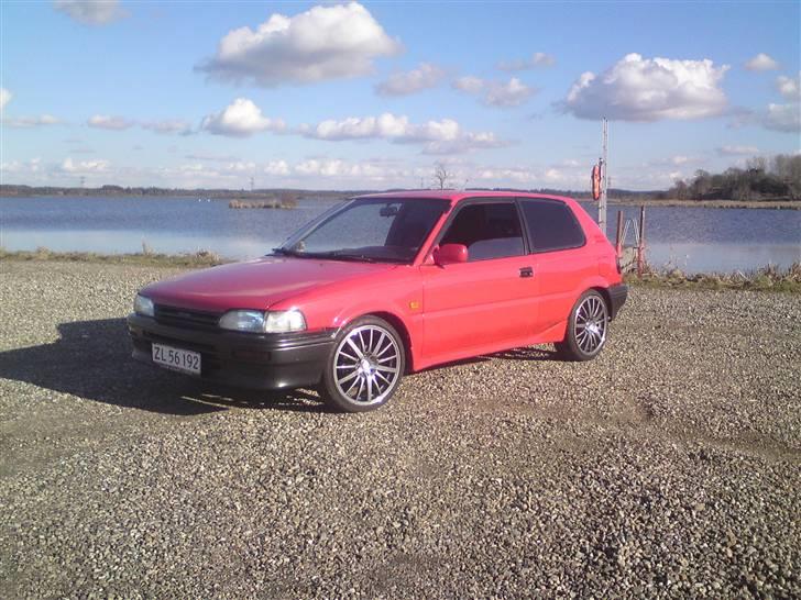 Toyota Corolla GSi 16V byttet - så kunne jeg ikke vente mere, så nu kom sommerhjulene på, det ser da bare lækkert ud.. billede 1