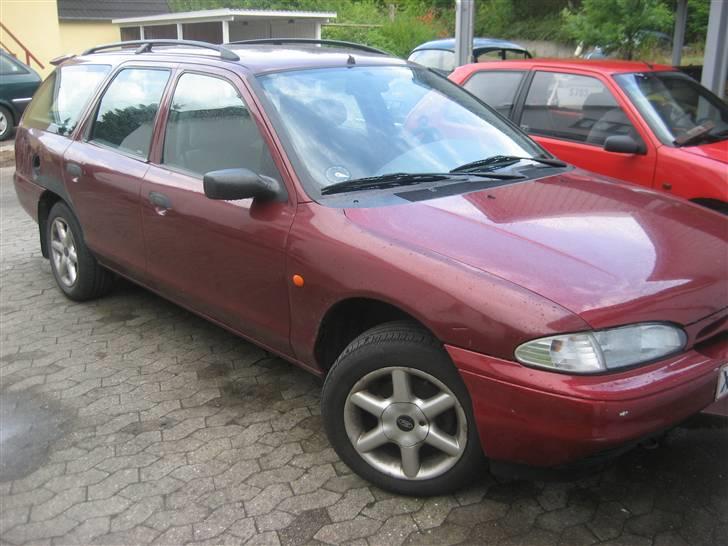 Ford Mondeo 1,8 Station Car billede 1