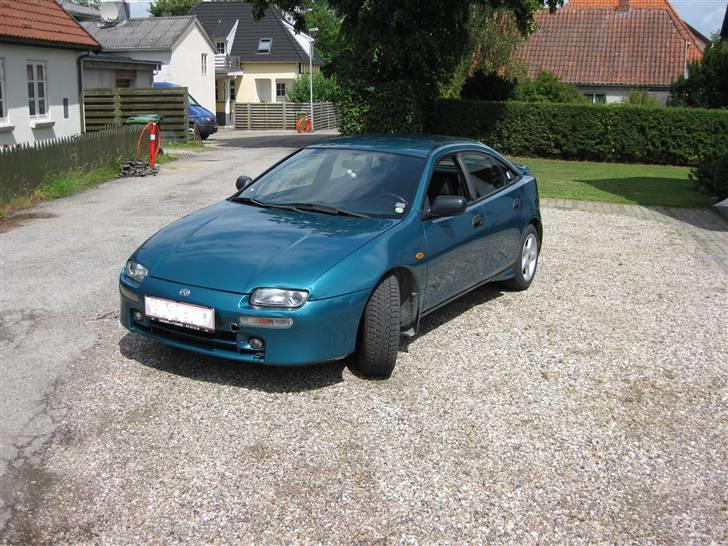 Mazda 323f billede 1