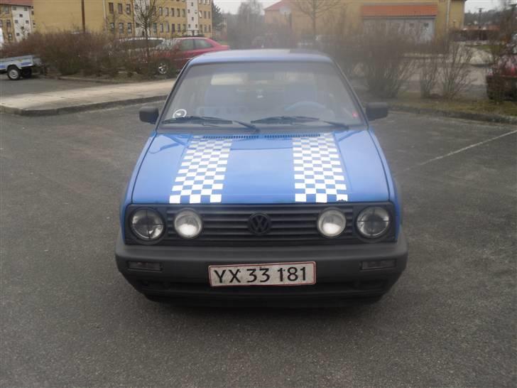 VW Golf 2 * SOLGT * - Nyt. har brugt nogle specielle servietter til listerne så de er pæne sorte igen. billede 15