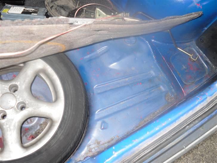 VW Golf 2 * SOLGT * - Før Billed. læg mærke til de grå matte lister. billede 17