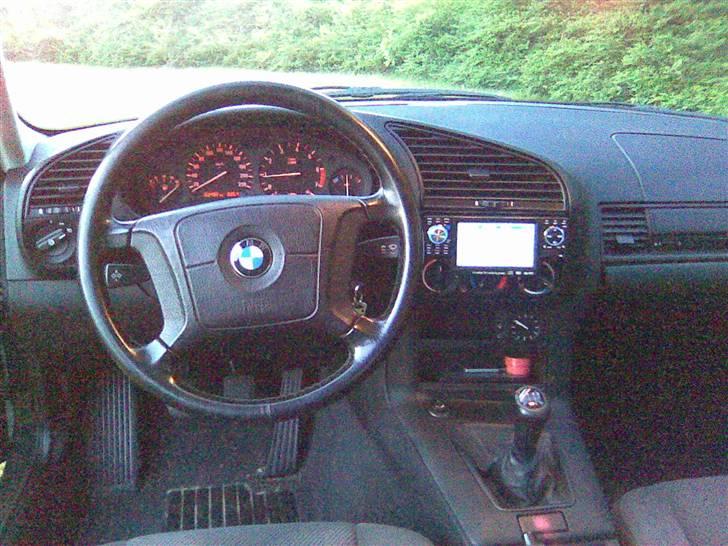 BMW 318i SOLGT billede 10