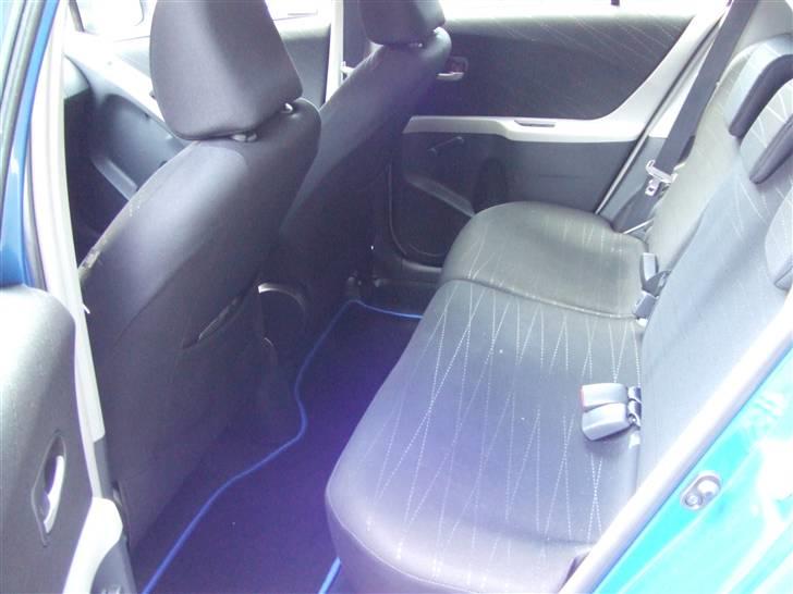 Toyota Yaris 1,4 D4D SOLGT - Masser af benplads billede 13