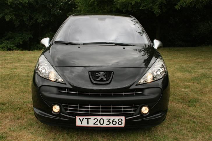 Peugeot - 207 RC - Emblem og ringe ved tågelygter lakeret blanksorte billede 1