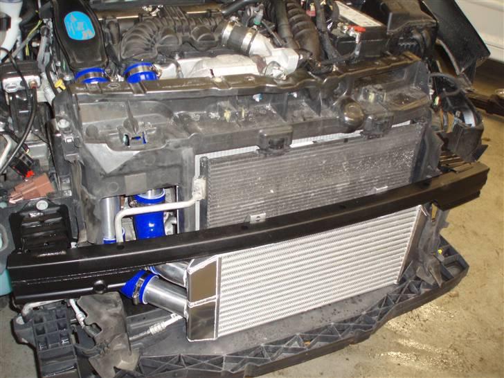 Peugeot - 207 RC - Igang med montering af Forge Intercoolerkittet billede 4