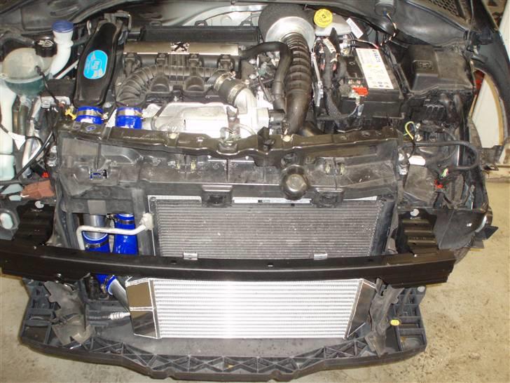 Peugeot - 207 RC - Igang med montering af Forge Intercoolerkittet billede 8
