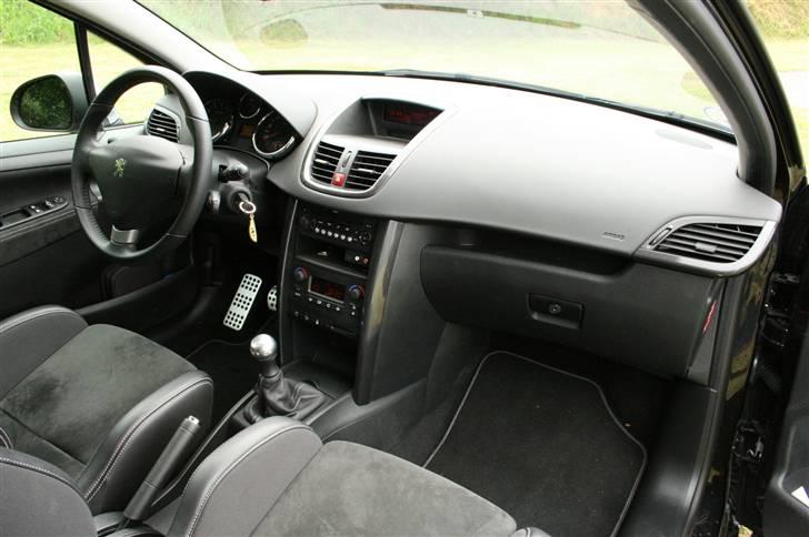 Peugeot - 207 RC - Kabine pyntelister/rand i blanksorte fra GT modellen billede 10