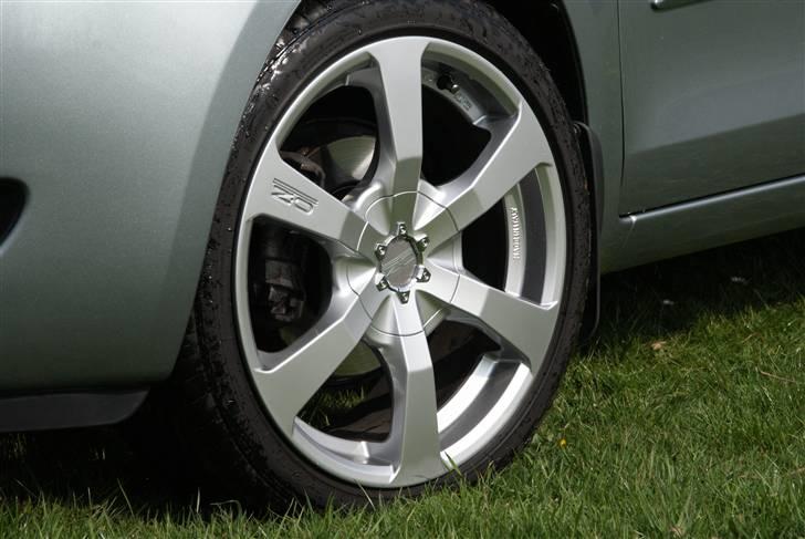 Toyota Yaris 1,4 D-4D Luna Sport - Var der nogen der sagde lav profil ;-) billede 8