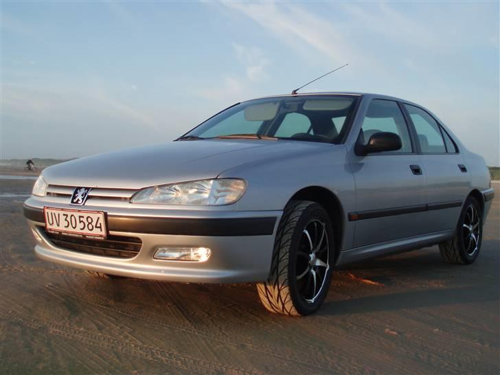 Peugeot 406 DØD - med de nye fælge, nu skal den bare sænkes billede 1