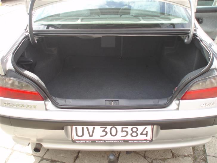 Peugeot 406 DØD - dejligt med et stort bagagerum billede 10