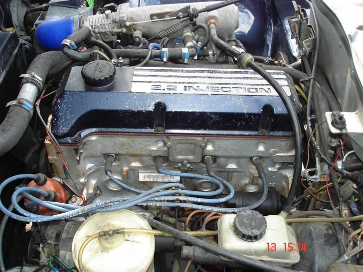 Opel Manta A - Motorrum. Motoren er lidt iret, men det kan tages med ståluld. billede 6