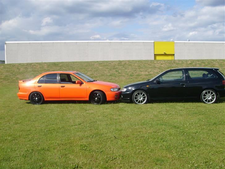 Nissan almera n15 - Mine 2 Insane´s den ene er en fed cruiser og den sorte er anonyn, men som er GAAL! TRY ME billede 18