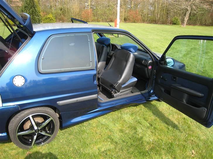 Peugeot 106 - Pinstripen i guld metallic på forklappen billede 19