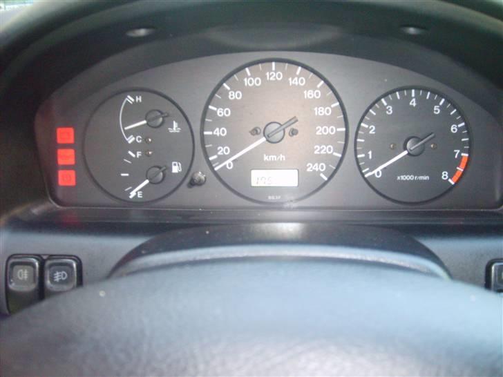 Mazda 323F SOLGT billede 14