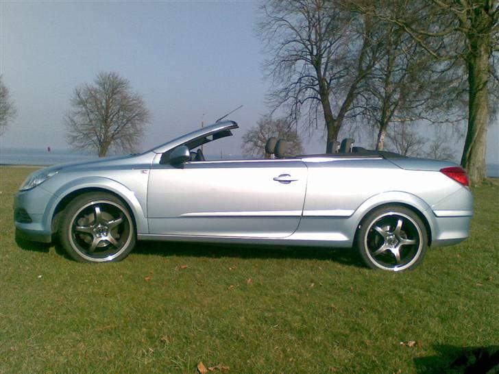 Opel Astra TwinTop - Solen over, og Øresund i baggrunden.. billede 1