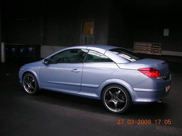 Opel Astra TwinTop - Nyvasket med 4 nye sko på billede 3