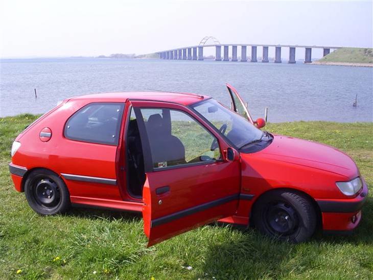 {{currentPhoto.altText}} billede {{currentPhoto.number}}