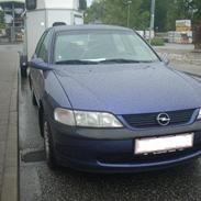 Opel Vectra 1,8 16V *SOLGT*