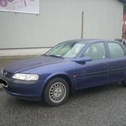 Opel Vectra 1,8 16V *SOLGT*