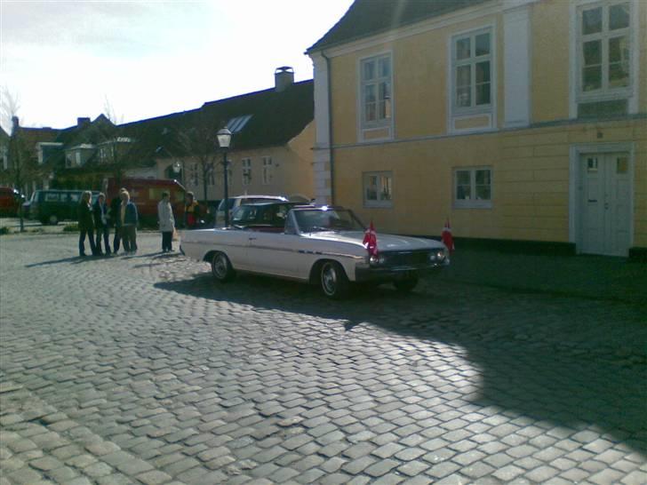 Buick Skylark - Bryllupskørsel ved rådhuset i præstø April 2008 billede 10