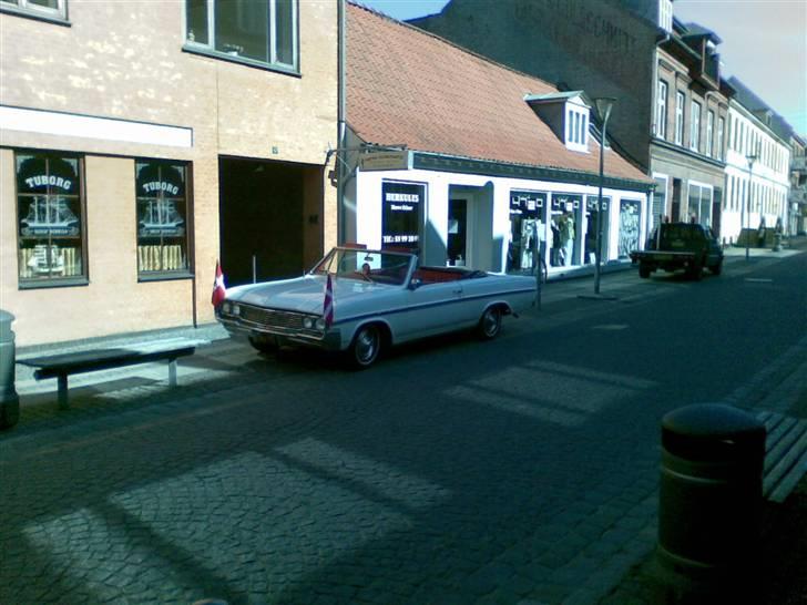 Buick Skylark - Bryllupskørsel foran "sussi´s bodega" i præstø April 2008 billede 11