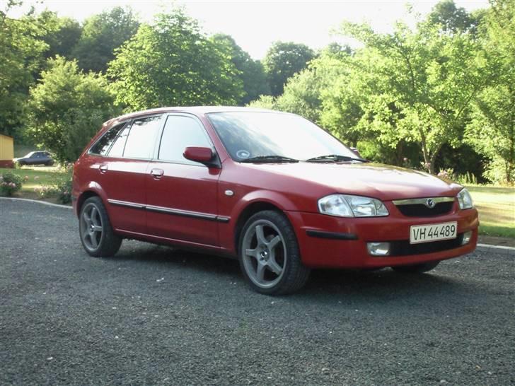 Mazda 323 F 1,8 SLX SOLGT billede 1