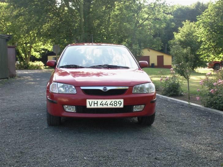 Mazda 323 F 1,8 SLX SOLGT billede 2