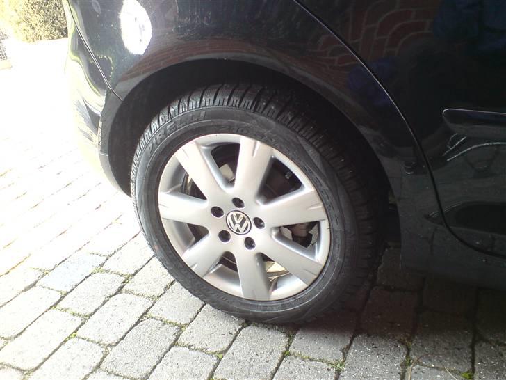 VW Golf Plus van - Originale VW Vitus 16" x 6" vinter alufælge med Pirelli billede 16