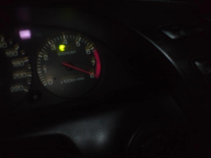 Toyota celica 20V blacktop SOLGT - godt klaret med 8000 omdr. i økonomi feltet. :) billede 3