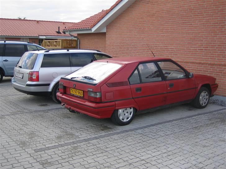 Citroën BX 1.9 TGD Van - Vores bil nr 2 i baggrunden:-) billede 7