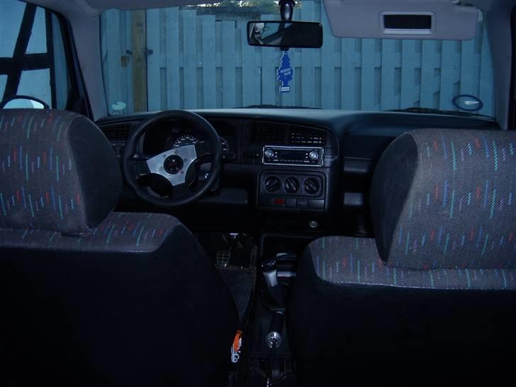 VW GOLF 3 - anlæget og kabinen foran i bilen. billede 11