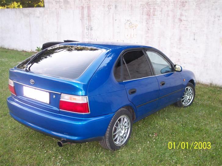 Toyota corolla  5 d.  SOLGT - 8/6 09 billede 2