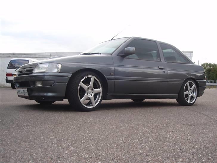 Ford Escort 1.8 zetec (SOLGT) billede 1