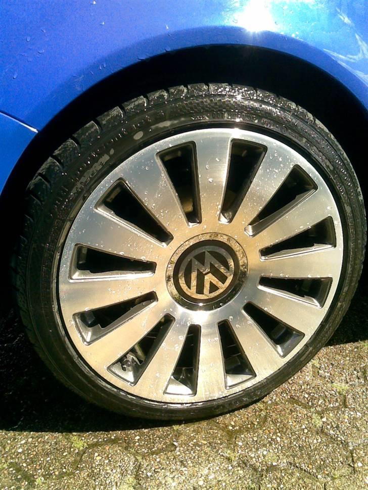 VW Golf 4 //Tidliger// - ikk ridset, Det er vand .. havde lige vasket dem :D billede 11