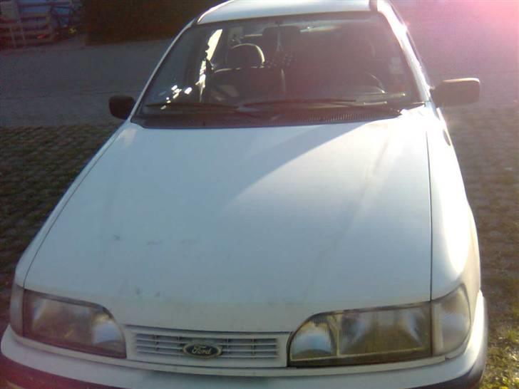 Ford sierra 2,0 i clx - trænger til polering billede 2