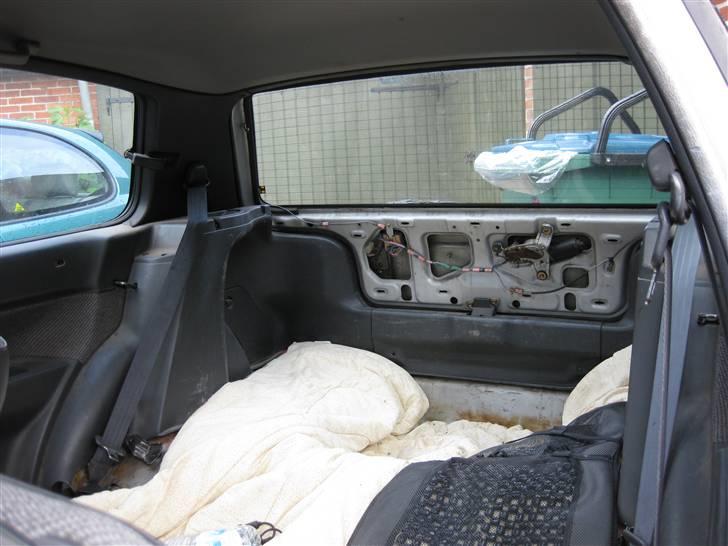 Toyota Corolla 1,3XL-TI - Tæppe for at dæmpe støjen! billede 9