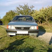 Opel Rekord 2,2i 