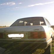 Opel Rekord 2,2i 
