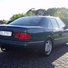 Mercedes Benz E220 CDI Elegance *solgt*