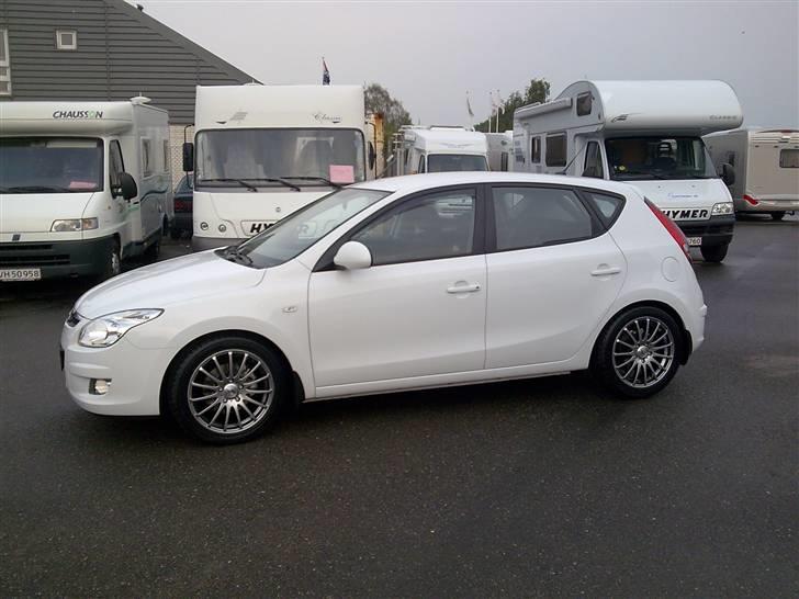 Hyundai I 30 1,6 Crdi SOLGT - Sænket og med 17" alu billede 2